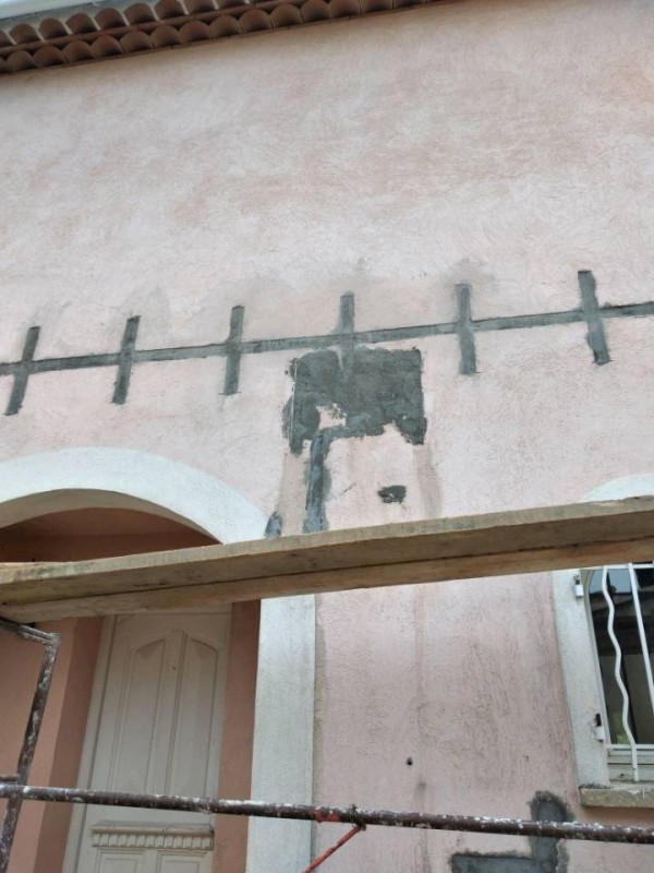 Réparation de fissure sur façade de maison à Marignane