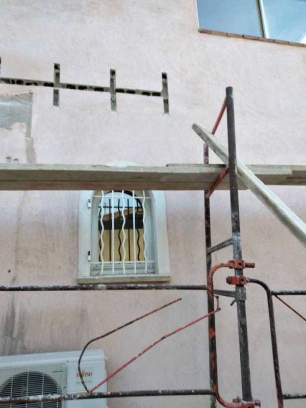 Réparation de fissure sur façade de maison à Marignane