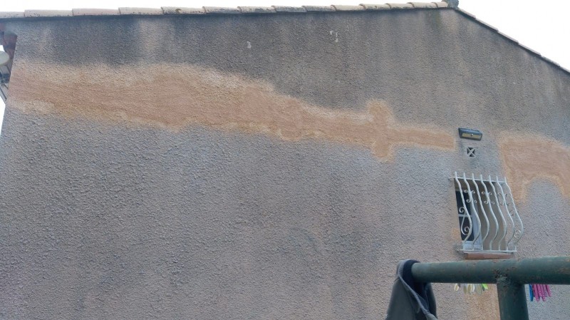 Sècheresse des murs et du sol, sinistre, traitement par agrafes à Martigues