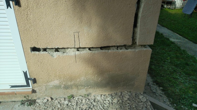 Sècheresse des murs et du sol, sinistre, traitement par agrafes à Martigues