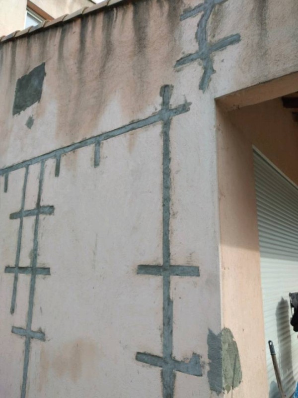 Réparation de fissure sur façade de maison à Marignane