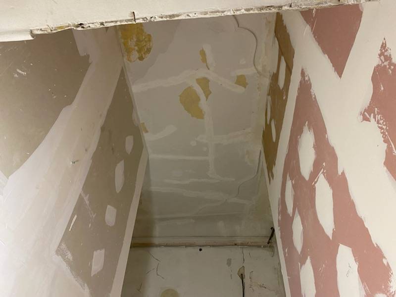 pose de placo et enduit d'un vieil immeuble sur cavaillon