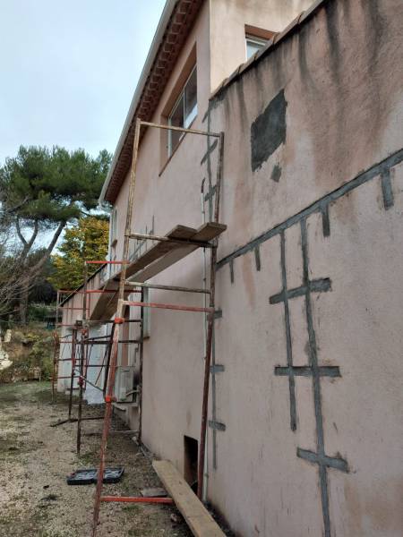 Traitement de la sécheresse des façades de villas à Marignane