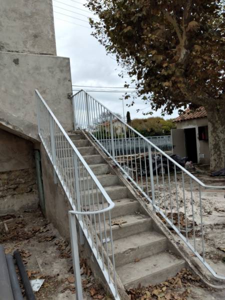 Fabrication et pose de garde corps métallique sur Port st Louis du Rhône
